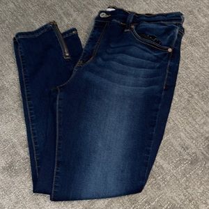 Kancan dark wash skinny with ankle zip sz 31